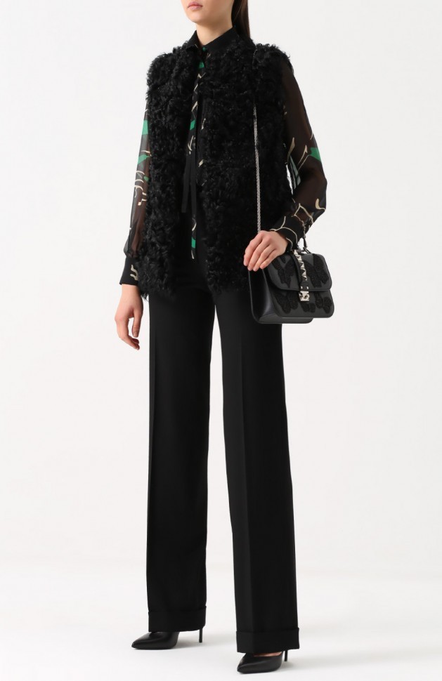 Жилет из меха ягненка с вышивкой бисером