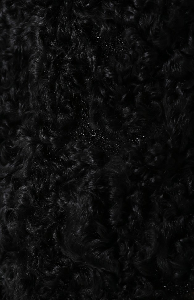 Жилет из меха ягненка с вышивкой бисером