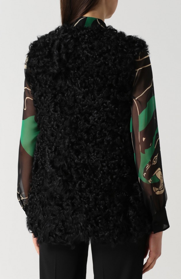 Жилет из меха ягненка с вышивкой бисером